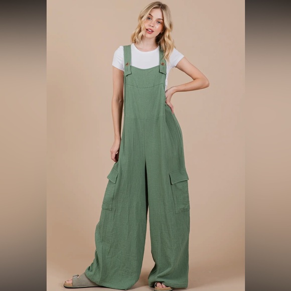 01 Fabulous Solid Textured Wide Leg Jumpsuit - Picture 1 of 3